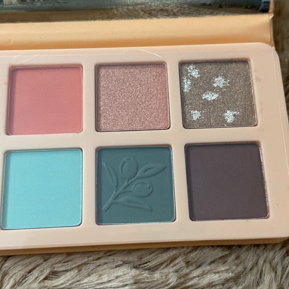 🆕 essence benvenuti a Roma eyeshadow palette - Picture 4 of 4